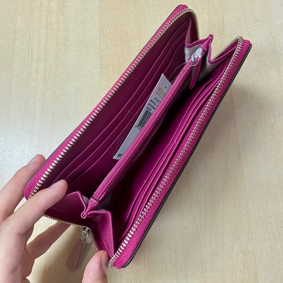 Michael Kors Wallet - Picture 3 of 4